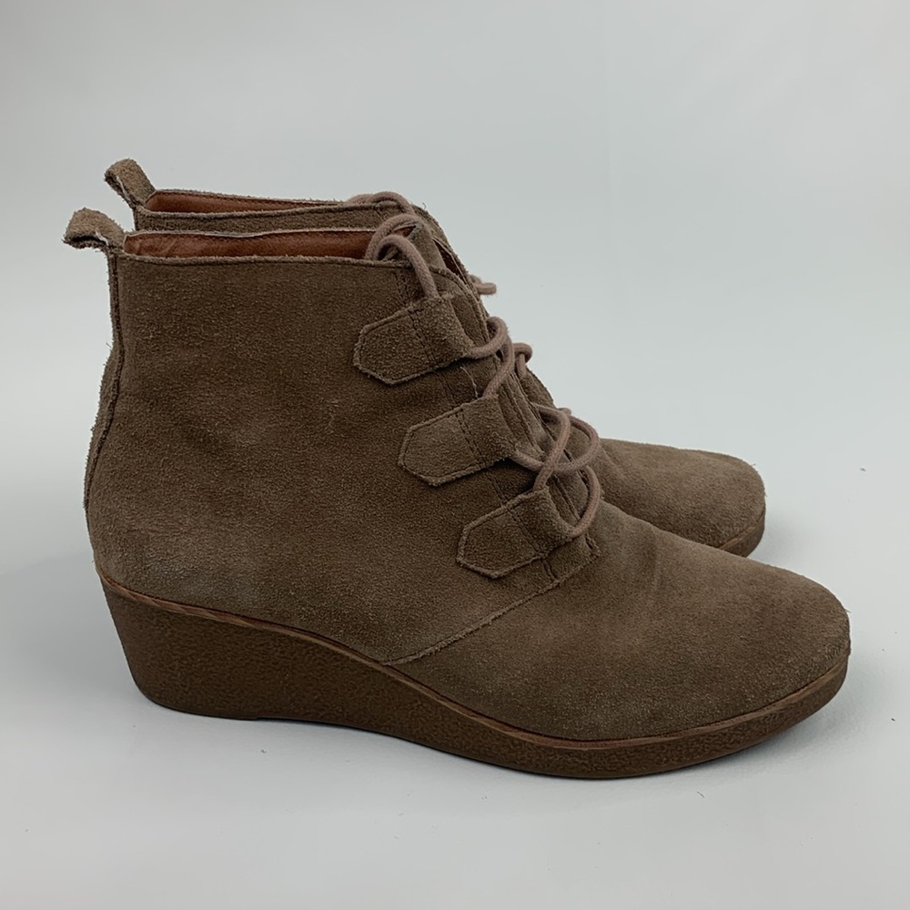 Lucky Brand Tan Suede leather Ankle Boots Size 8.5 Lace up Wedge heel Cushioned